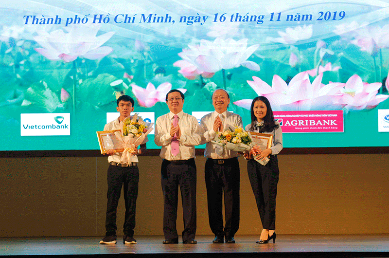 Premian trabajos sobresalientes del concurso sobre Partido Comunista de Vietnam ảnh 1 Premian trabajos sobresalientes del concurso sobre Partido Comunista de Vietnam ảnh 1