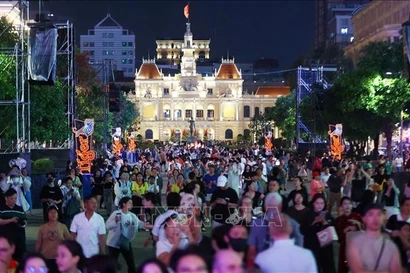 El ambiente de celebración del Año Nuevo 2026 en Ciudad Ho Chi Minh (Foto: VNA)