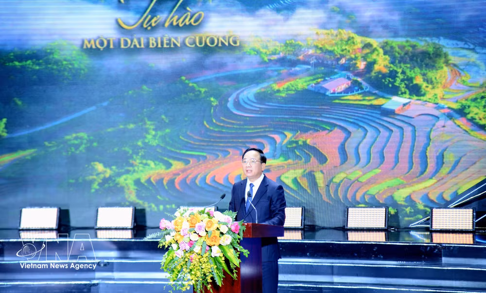 vnanet_potal-le-trao-giai-cuoc-thi-anh-nghe-thuat-tu-hao-mot-dai-bien-cuong-9122985.jpg