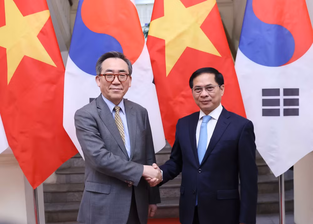 vna-potal-pho-thu-tuong-bo-truong-bo-ngoai-giao-bui-thanh-son-hoi-dam-voi-bo-truong-ngoai-giao-han-quoc-7974216.jpg