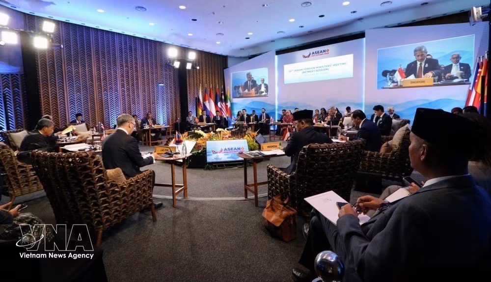 vnanet-potal-amm-59-viet-nam-de-xuat-nhieu-dinh-huong-cung-co-doan-ket-va-tu-cuong-asean-8902846.jpg