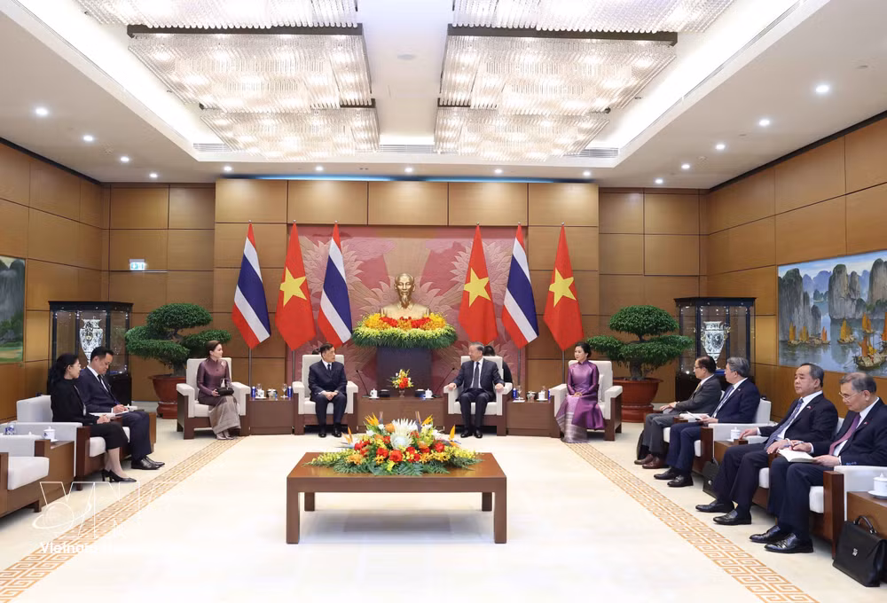 vnanet_potal-le-don-chinh-thuc-nha-vua-va-hoang-hau-thai-lan-tham-cap-nha-nuoc-toi-viet-nam-9025665.jpg