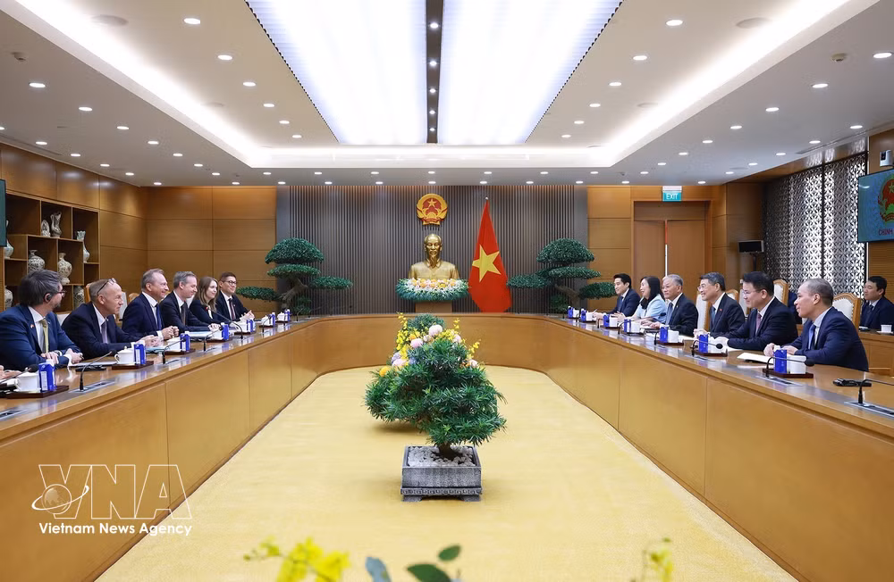 vnanet_potal-thu-tuong-le-minh-hung-tiep-bo-truong-tai-chinh-luxembourg-9081816.jpg
