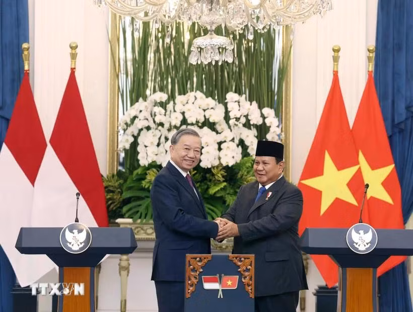 tong-bi-thu-to-lam-va-tong-thong-cong-hoa-indonesia-chung-kien-le-trao-van-kien-4.jpg