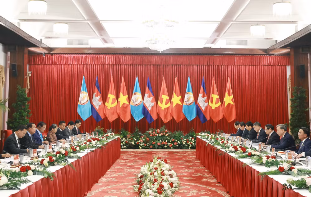 vna-potal-cuoc-gap-cap-cao-giua-bo-chinh-tri-dang-cong-san-viet-nam-va-ban-thuong-vu-dang-nhan-dan-campuchia-7867963.jpg
