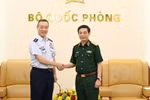 El general Phan Van Giang, vicepremier y ministro de Defensa de Vietnam y el general Uchikura Hiroaki, Jefe del Estado Mayor Conjunto de Japón (Fuente: VGP)