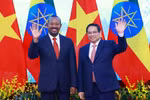 El primer ministro de Vietnam, Pham Minh Chinh, sostiene conversaciones con su homólogo etíope, Abiy Ahmed Ali (Fuente: VNA)