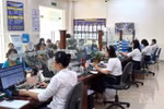 Los funcionarios y empleados públicos de la comuna de Chuyen My, en Hanoi, están dedicados a servir y facilitar la vida de la gente. Foto: VNA.