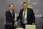 El ministro de Justicia de Vietnam, Hoang Thanh Tung, y su par ruso, Konstantin Chuychenko (Fuente: VNA)