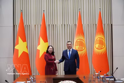 La vicepresidenta de Vietnam, Vo Thi Anh Xuan, y el presidente de Kirguistán, Sadyr Japarov. Foto: VNA