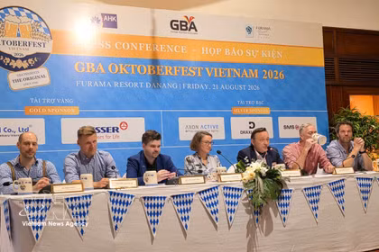 El Comité Organizador del festival cultural alemán “GBA Oktoberfest Vietnam 2026” presenta información sobre el evento. Foto: VNA