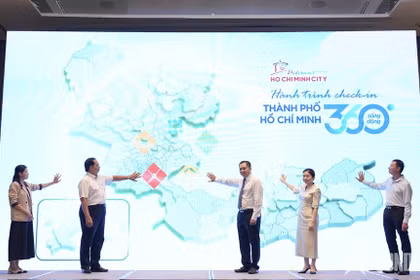 Los delegados llevan a cabo la ceremonia de lanzamiento de la campaña de comunicación y promoción turística "Ciudad Ho Chi Minh: experiencias vibrantes". Foto: quandoinhandan