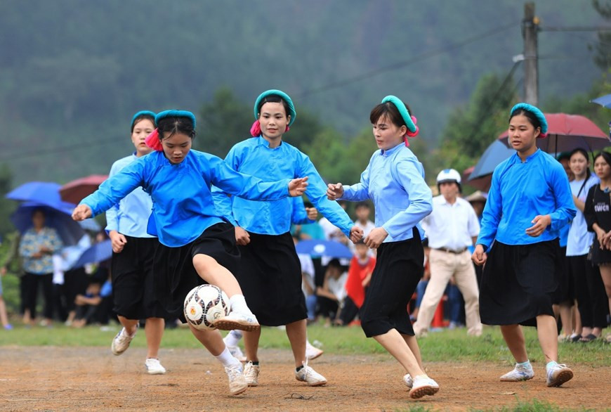 Las jugadoras muestran su garra y destreza con el balón, lejos de sus rutina diaria (Fuente: VNA)