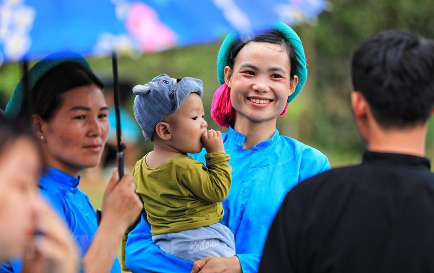 Fuera de la cancha y después de los partidos, las jugadoras cumplen su papel de madres en el hogar (Fuente: VNA)