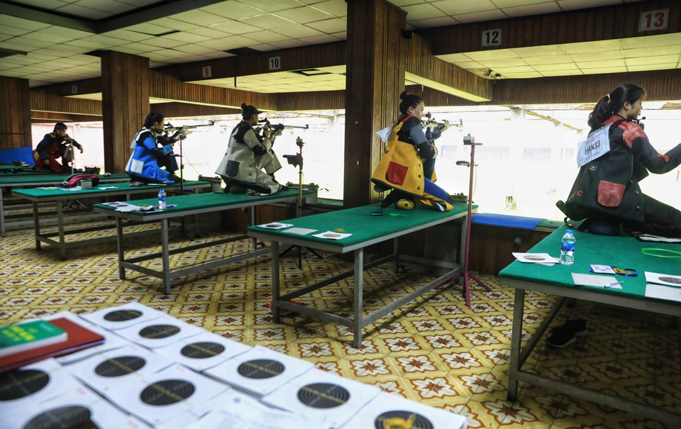 Los atletas e compiten en la modalidad femenina de 50 metros de rifle en tres posiciones (Fuente: VNA)