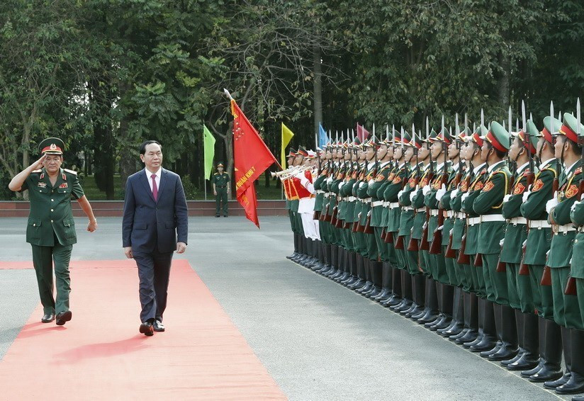 El presidente de Vietnam, Tran Dai Quang, visitó la Jefatura de la zona militar 7, en Ciudad Ho Chi Minh, en enero de 2017 (Fuente: VNA)