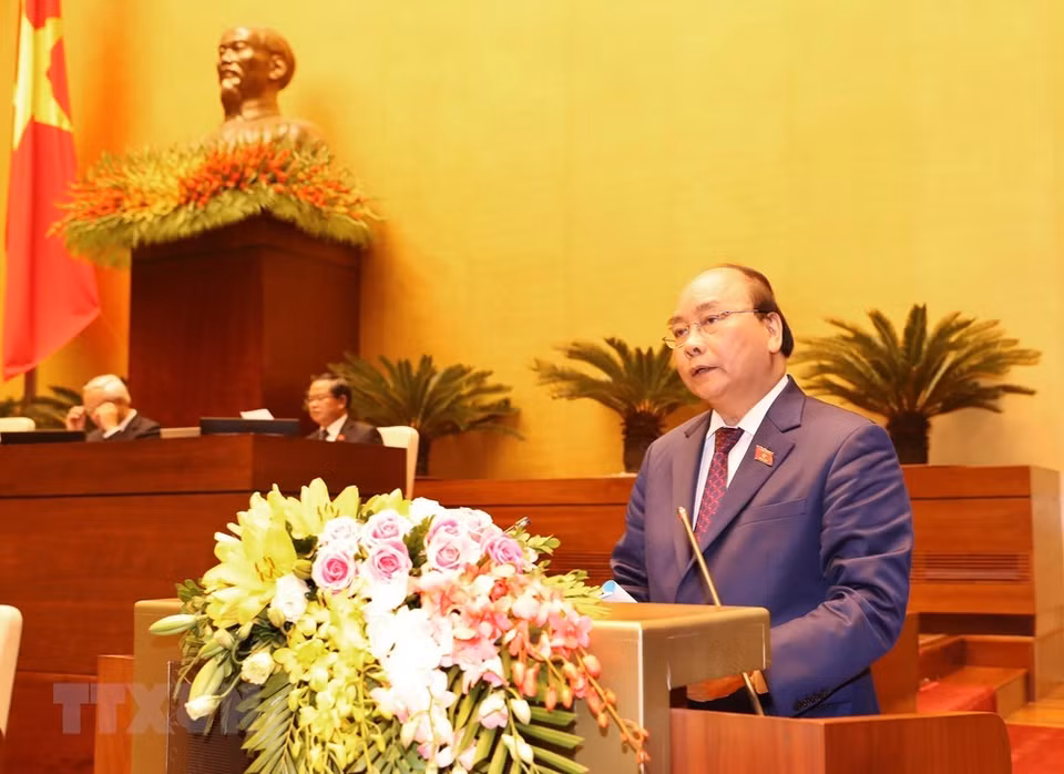 El primer ministro, Nguyen Xuan Phuc, presenta el informe socioeconómico de 2018 y el plan de desarrollo para 2019 (Fuente: VNA)