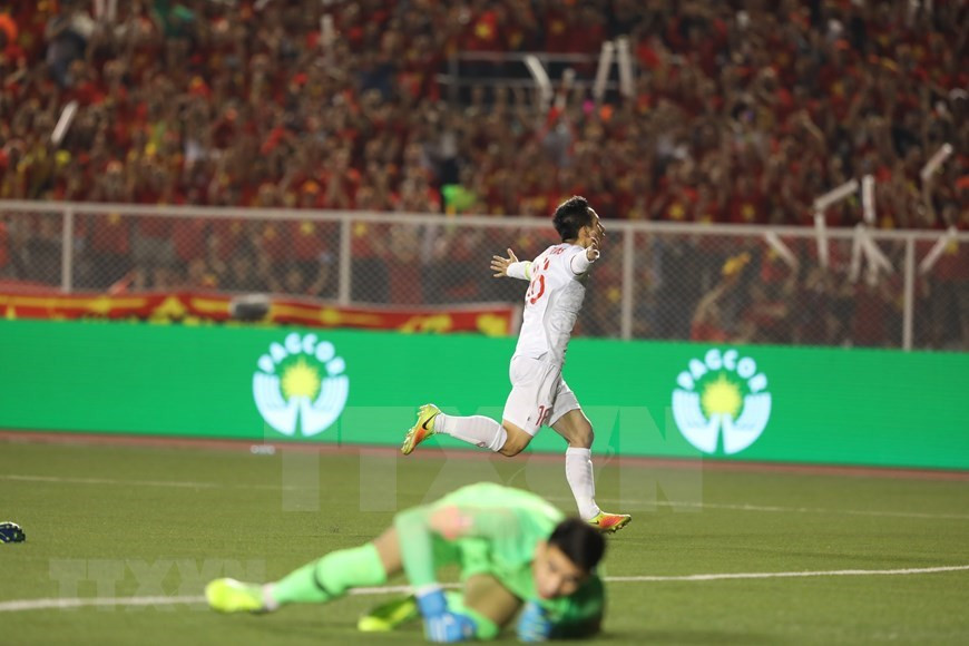 El capitán Do Hung Dung marcó el segundo gol en el minuto 59, el cual sirvió como una recompensa para el héroe silencioso de la selección por sus grandes esfuerzos y dedicación en el partido (Fuente: VNA)