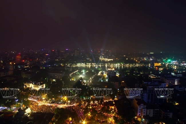 Pobladores llenan las avenidas capitalinas (Fuente: VNA)