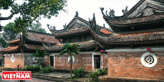 En cada capítulo, se describió la arquitectura y las estatuas de las pagodas y las prácticas religiosas de los seguidores budistas locales. (Fuente: VNA)