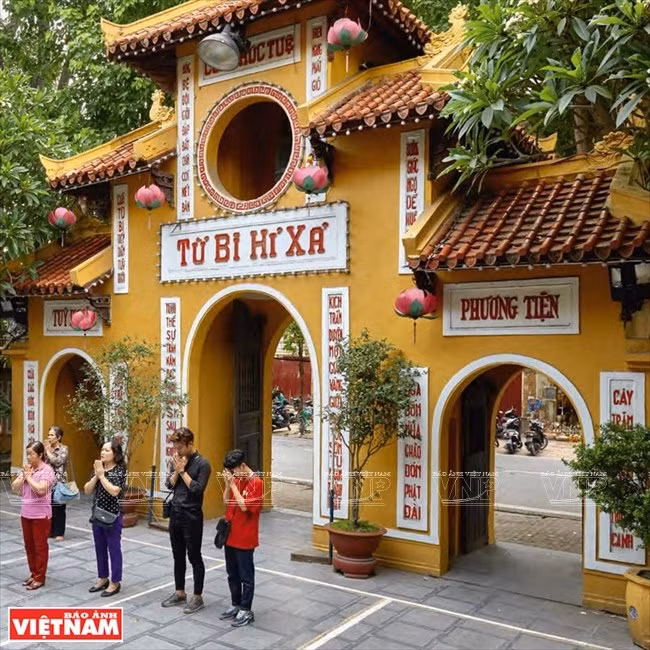 Nicolas Cornet empezó a dedicar su tiempo en la captura de imágenes de famosas pagodas vietnamitas en 2014, ya que se preocupó que esa preciosa herencia se desgrade con el tiempo.(Fuente: VNA)