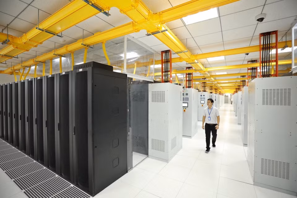VNPT IDC Hoa Lac tiene una superficie útil total de hasta 23 mil metros cuadrados, con una escala de hasta dos mil bastidores de servidores, la mayor de Vietnam en la actualidad. (Foto: VNA)