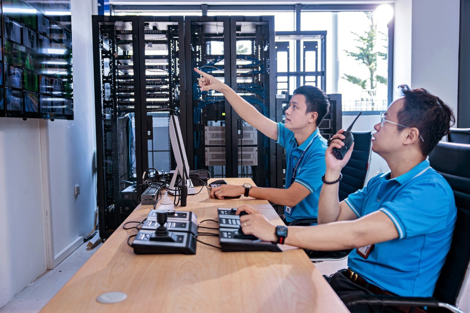 VNPT IDC Hoa Lac está equipado con el más moderno sistema de monitoreo de seguridad de seis capas desde el exterior hasta el interior de Data Hall. (Foto: VNA)