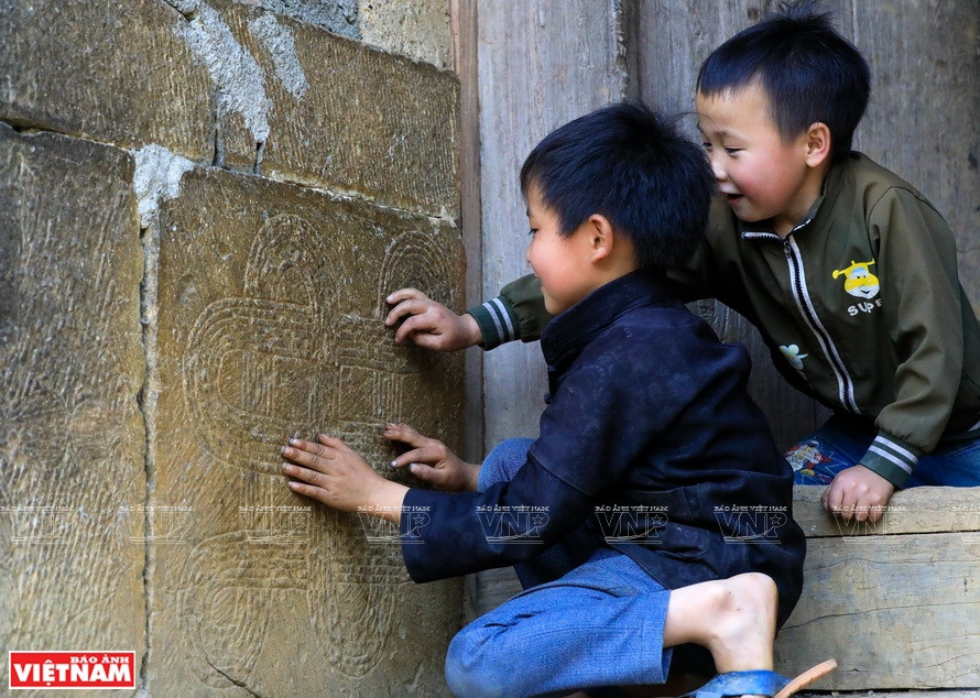 Las texturas meticulosas aparecen a lo largo de las secciones de piedra de las paredes (Fuente: Revista Ilustrada de Vietnam) 