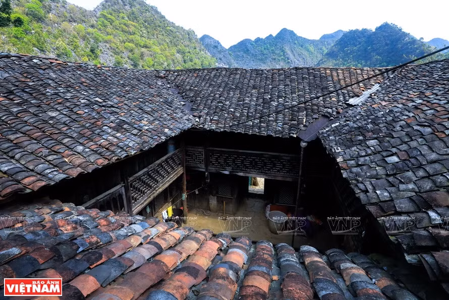 Todo el techo de la casa antigua está cubierto con tejas yin y yang con más de 100 años (Fuente: Revista Ilustrada de Vietnam) 