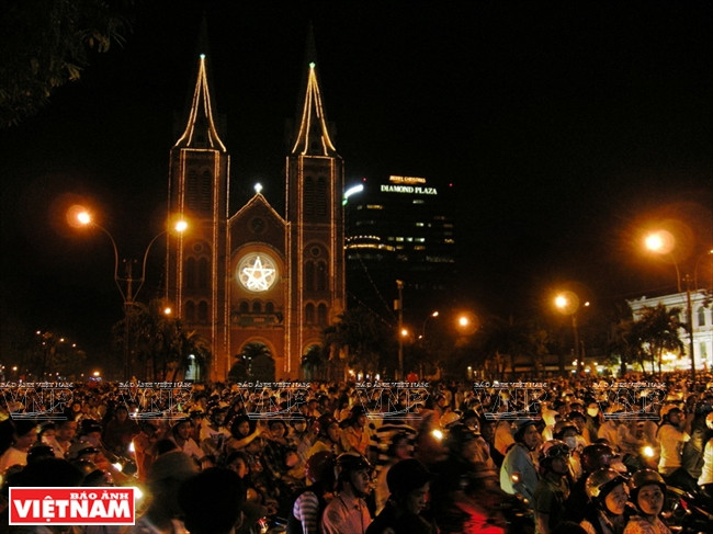 La vida nocturna alrededor de la Catedral.