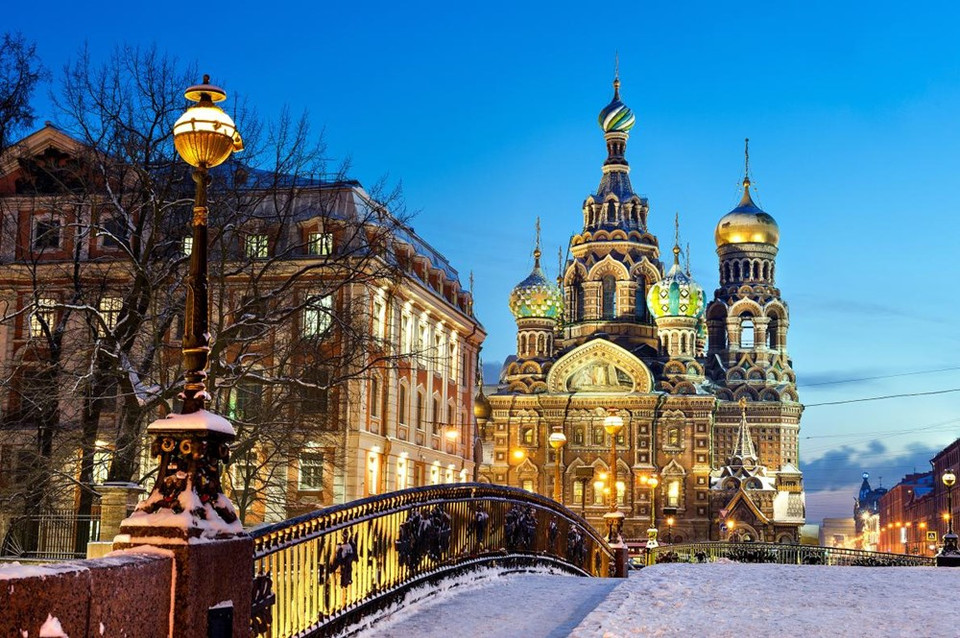 Ciudad Santo Peterburgo, Rusia con varios destinos culturales como Palacio de Invierno y la Iglesia de la Resurrección de Cristo (Fuente: NatGeo)