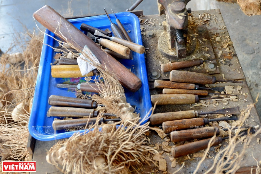 Sus herramientas. Foto: Thanh Hoa / VNP