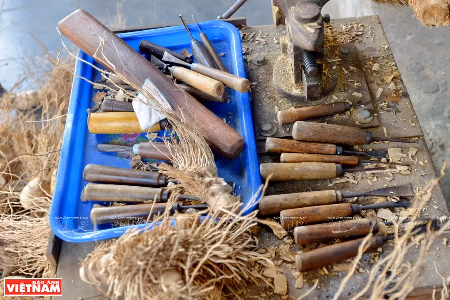 Sus herramientas. Foto: Thanh Hoa / VNP