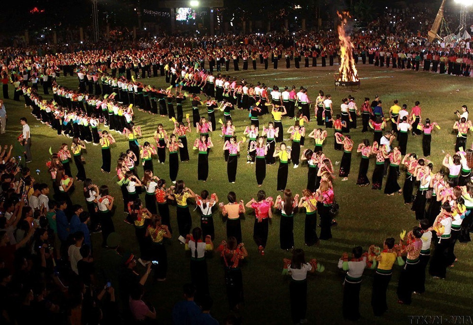  Xoe Thai es una danza tradicional especial que se vincula estrechamente con la vida de la etnia minoritaria Thai en la región noroeste de Vietnam.