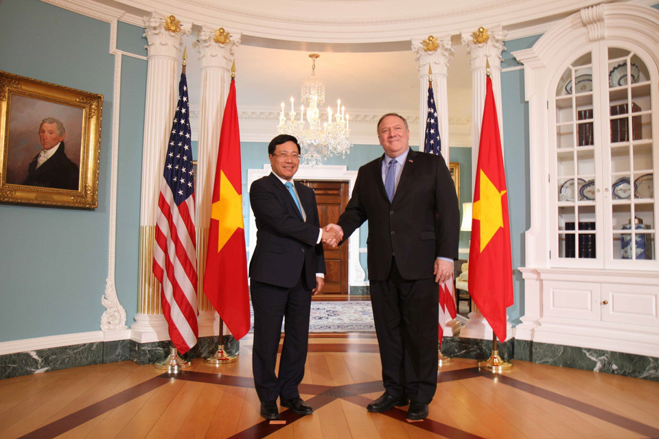 El secretario de Estado, Mike Pompeo, recibe al viceprimer ministro y ministro de Relaciones Exteriores de Vietnam, Pham Binh Minh, en la sede del Departamento de Estado en Washington, el 22 de mayo de 2019. (Foto: VNA)