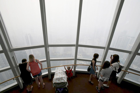 Vista desde un rascacielos en el distrito singapurense de Orchard. El 25 de septiembre el nivel de contaminación alcanzó nuevo récord desde 2013, obligando a las escuelas a suspender clases.
