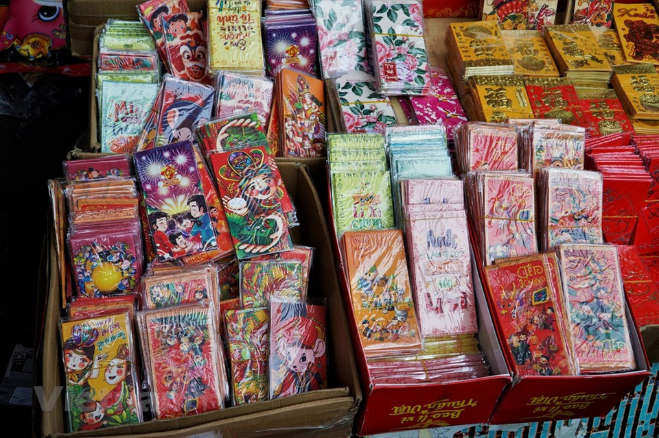Las tarjetas de la suerte son muchos tipos de colores y diseños. (Foto: Vietnam +)