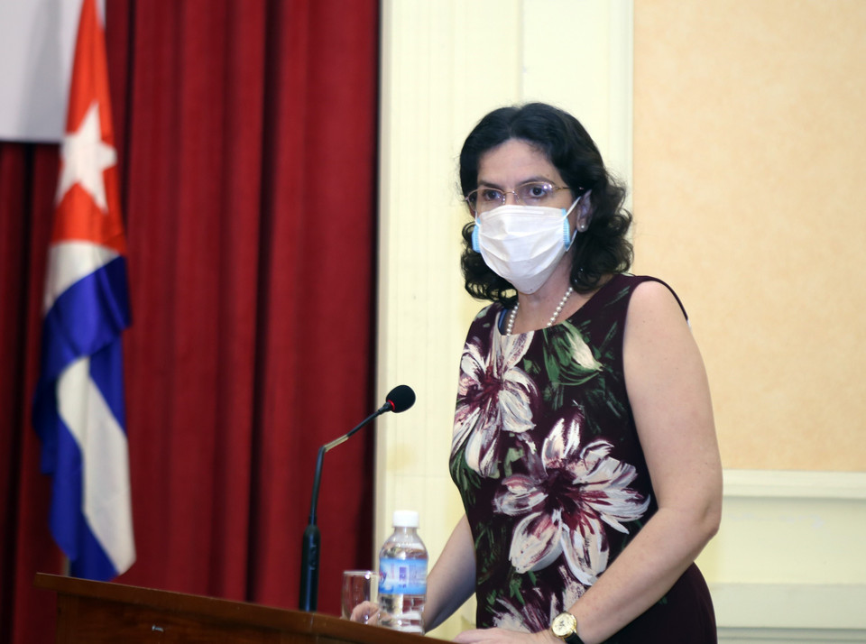La embajadora cubana en Vietnam, Lianys Torres, intervino en la ceremonia. (Foto: VNA)