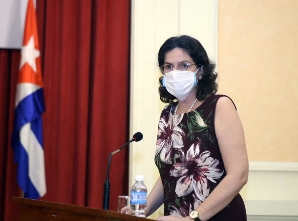 La embajadora cubana en Vietnam, Lianys Torres, intervino en la ceremonia. (Foto: VNA)
