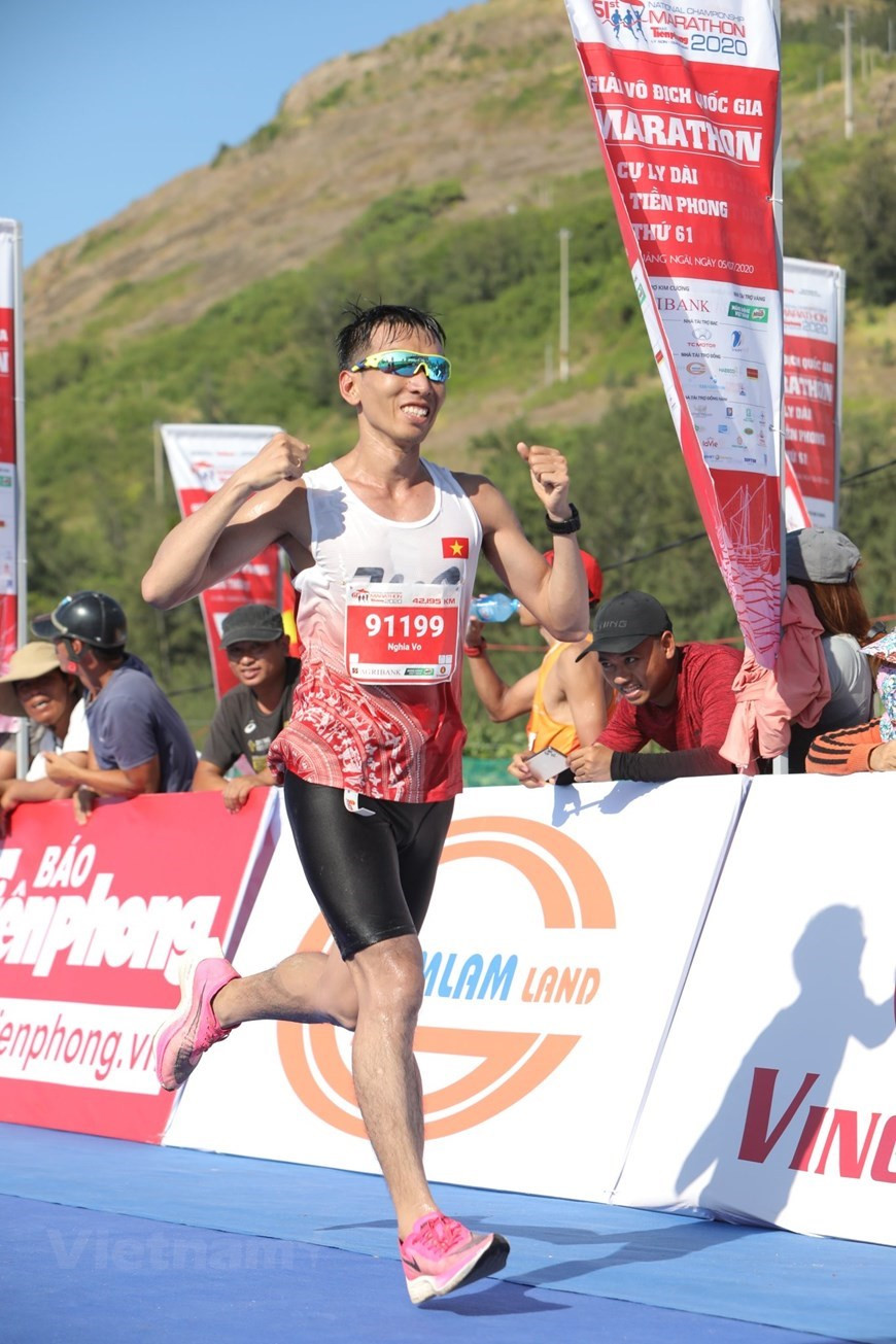 Los atletas corren por una hermosa pista al lado del mar (Foto: Vietnam +)