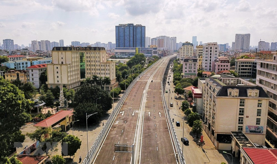 La sección de cruce de Nga Tu Vong-Nga Tu So, de casi 2 km, se ha completado. (Foto: VNA)