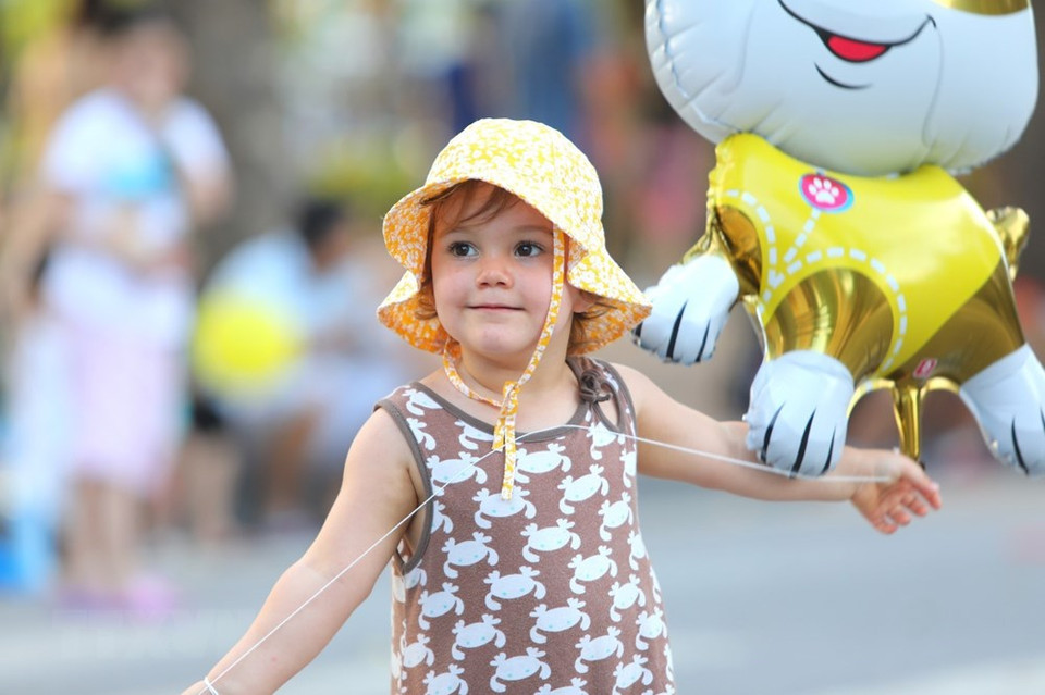 Los niños participan en las actividades recreativas en las calles peatonales en el caso antiguo capitalino. (Foto: VNA)