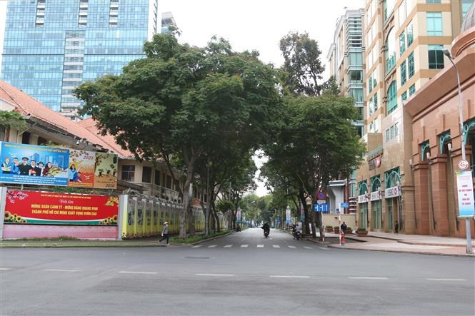 La calle Dong Khoi (Distrito 1) está vacía durante la hora pico (Foto: VNA)