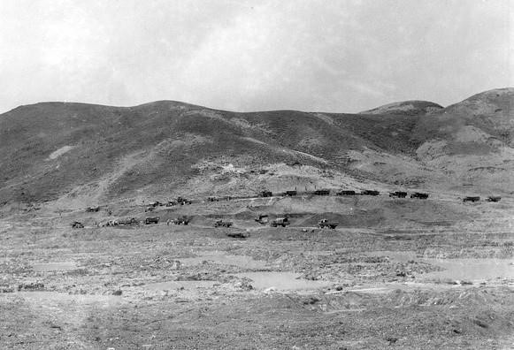 Desde 1959 hasta 1975, los legendarios soldados de Truong Son y pobladores locales trabajaron para mantener una red que atravesaba 21 provincias de Vietnam, Laos y Camboya, con una longitud total de 20 mil kilómetros de carretera, 600 kilómetros de vía fluvial, mil 400 de oleoductos, y mil 500 kilómetros de líneas de comunicaciones. (Fuente: VNA)