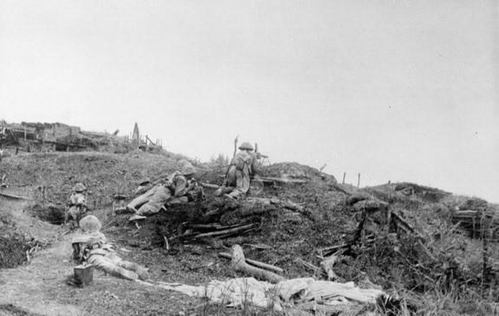 Por la tarde 13/3/1954, las fuerzas de artillería atacaron simultáneamente a posiciones francesas en la colina de Him Lam, abriendo la campaña Dien Bien Phu. A las 23:30 del mismo día, todo el centro de resistencia Him Lam fue completamente ocupado. (Foto: Archivo)