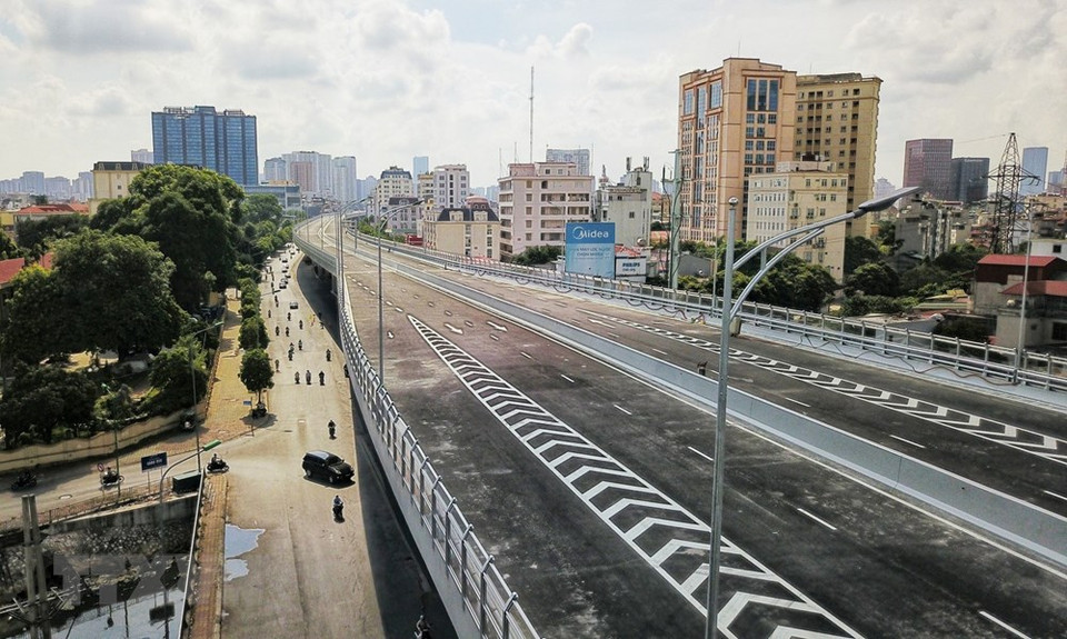 La sección elevada de Nga Tu Vong - Nga Tu So en la carretera de circunvalación 2 se encuentra en el medio de la ruta Truong Chinh. (Foto: VNA)