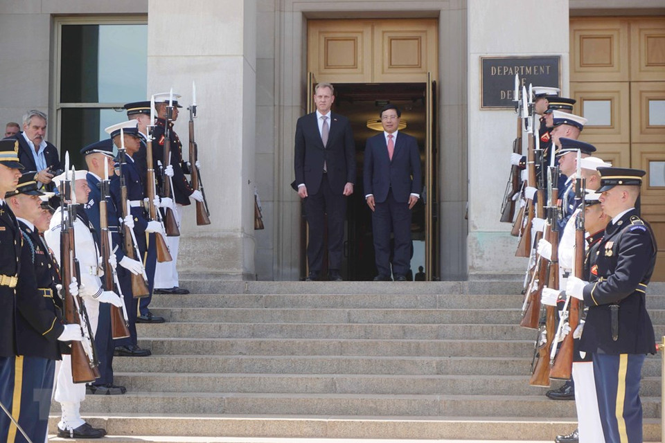 Durante una visita oficial a Estados Unidos, el 23 de mayo de 2019, en Washington, el viceprimer ministro y canciller, Pham Binh Minh, se reunió con el Secretario de Defensa, Patrick Shanahan. (Foto: VNA)