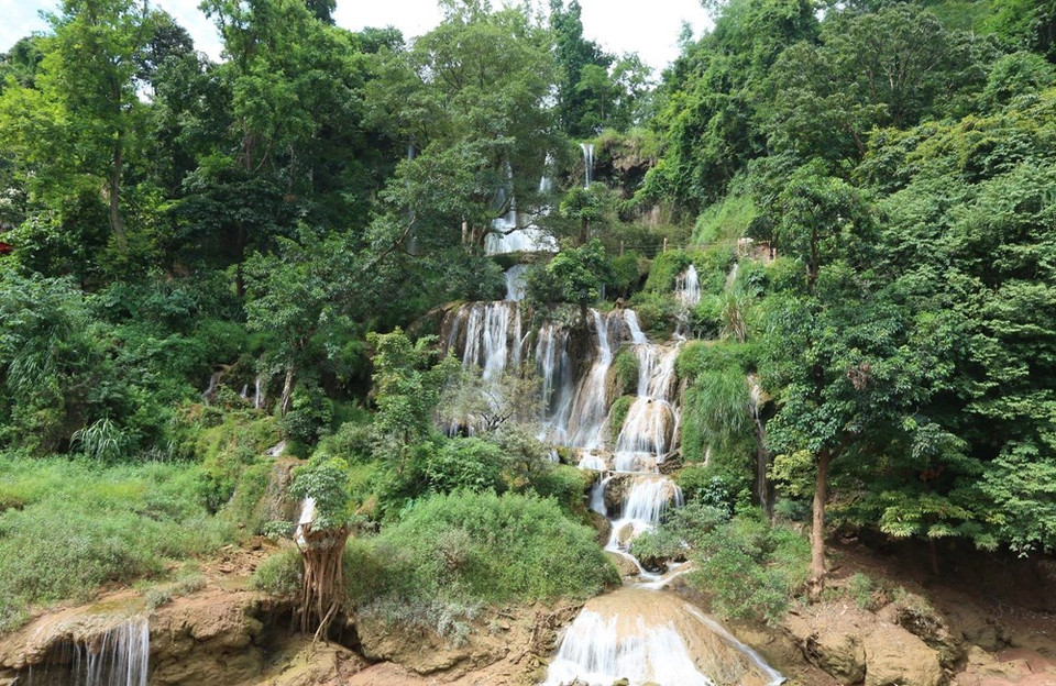 La cascada Dai Yem tiene 100 metros de altura y se divide en dos partes. (Foto: Vietnam +)