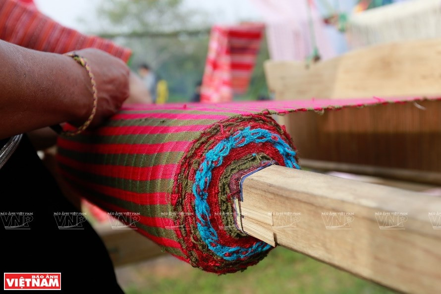 Minorías étnicas de Thai han mantenido su tejido de brocado tradicional durante muchos años (Foto: VNA)