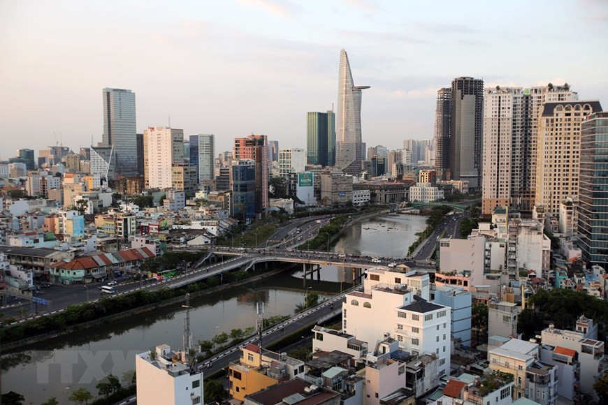 Según el orden de cierre de los lugares de reunión, las calles de Ciudad Ho Chi Minh son mucho más tranquilas que antes (Foto: VNA)